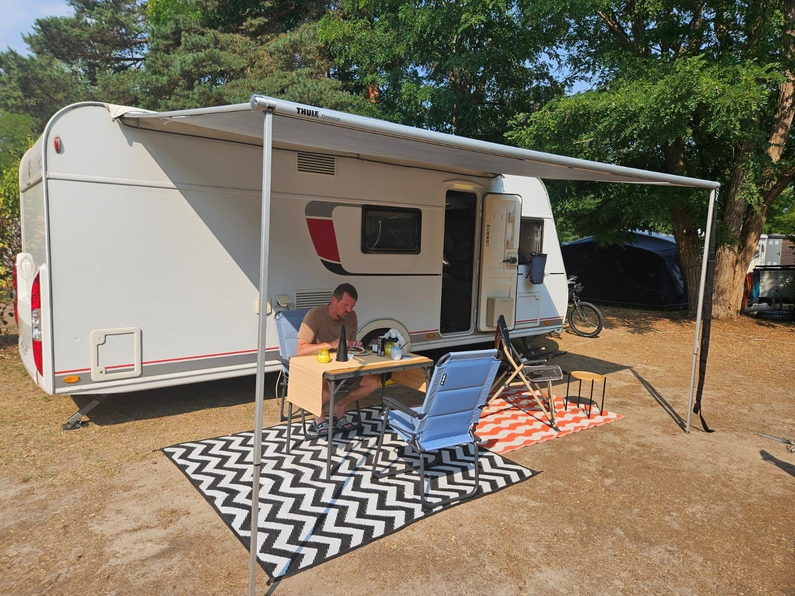 premio burstner 2017 stapelbed vast bed treinzit aurco, Caravans en Kamperen, Particulier, Vast bed, Treinzit, Airco