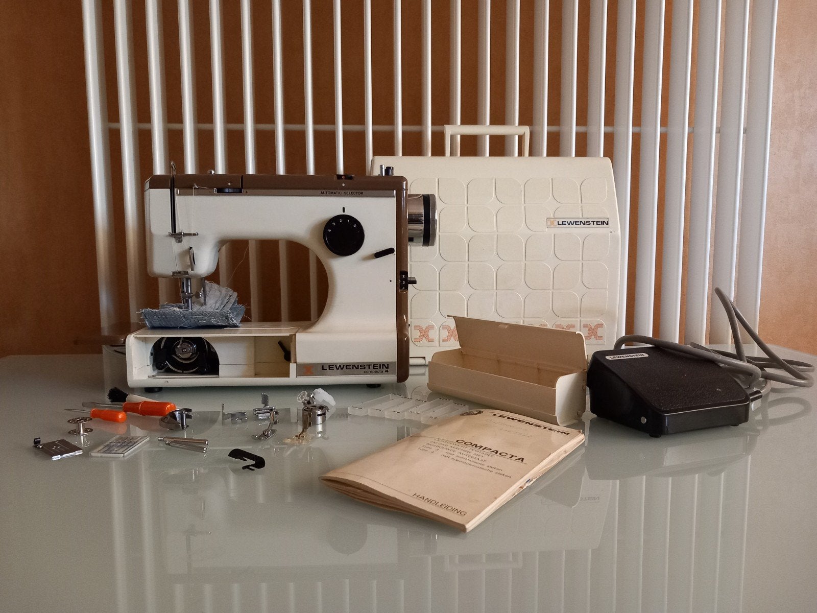 Complete Lewenstein Compacta 4 Naaimachine met Koffer – Regi, Ophalen