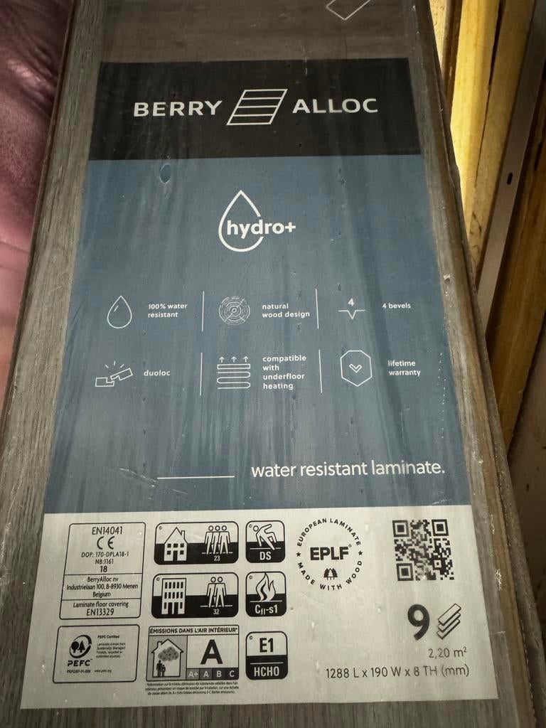 Parket voor in de badkamer + zijplinten winkelprijs €250, Ophalen, Zo goed als nieuw, Parket