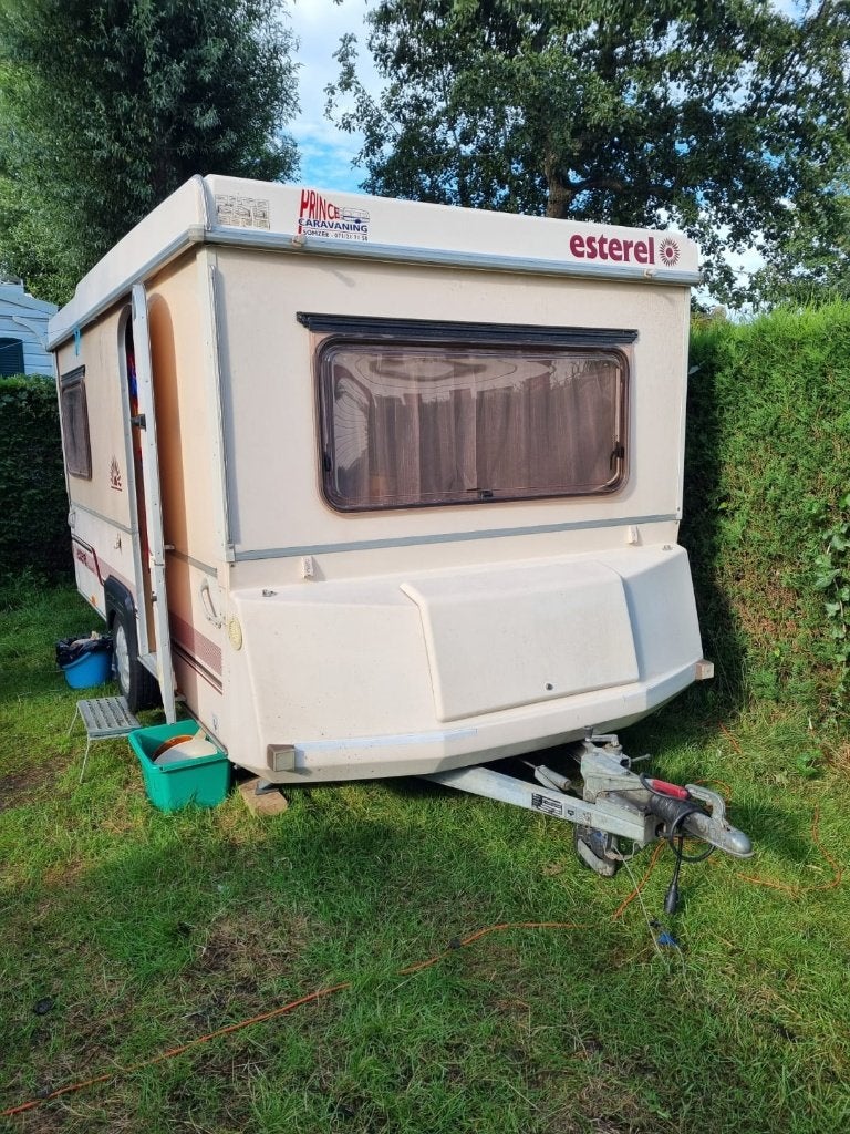 A vendre caravane Esterel, Caravanes & Camping, Caravanes, Particulier, jusqu'à 4, 500 - 750 kg, Siège standard, Esterel, 2 lits séparés