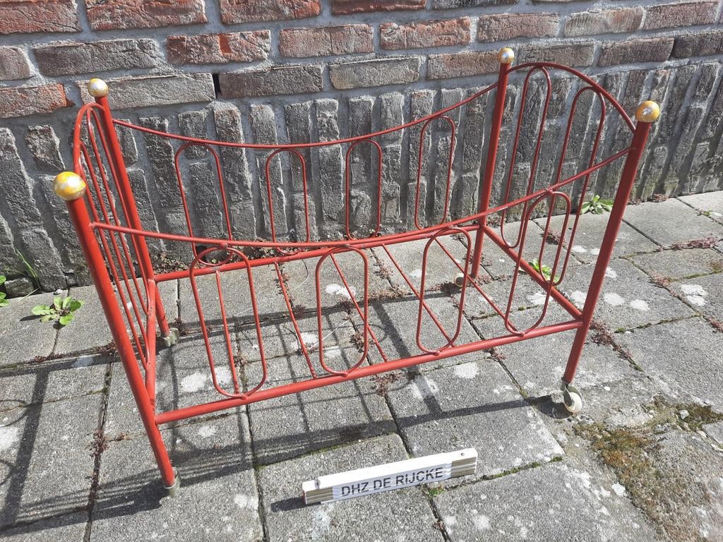 Vintage metalen poppenbedje, Onbekend, Enlèvement, Utilisé, Onbekend