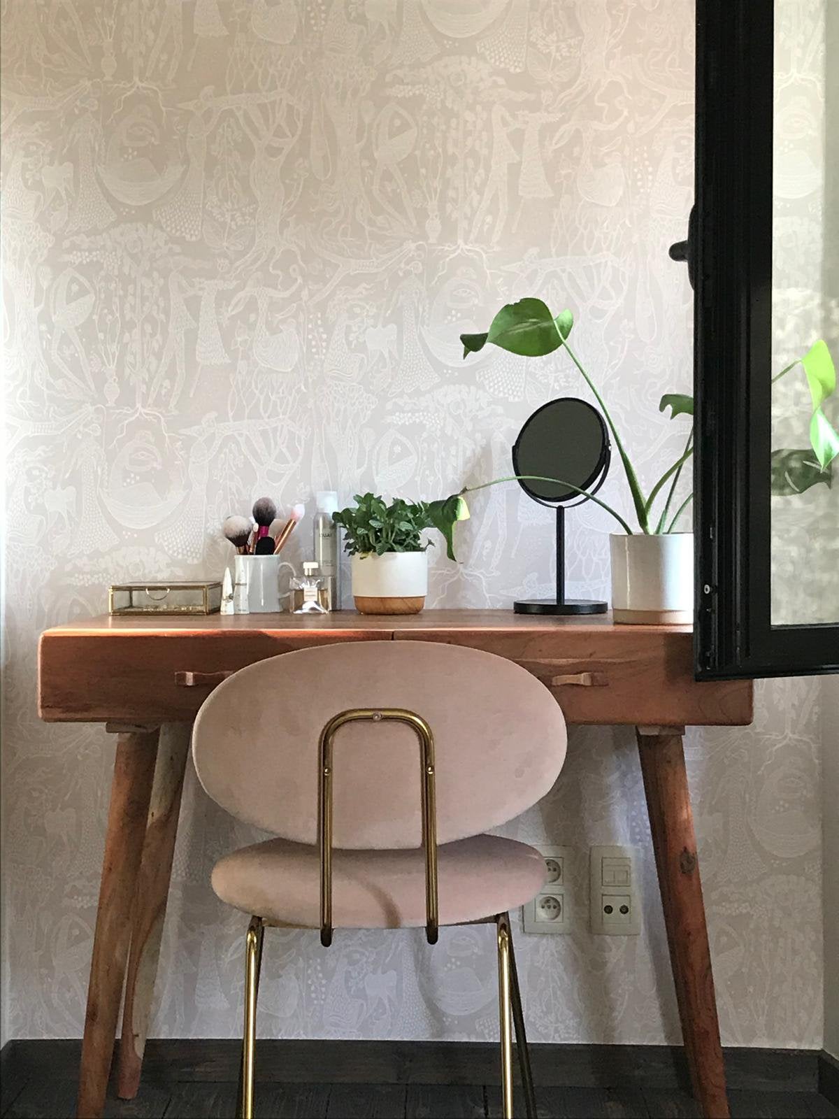Fluweel roze stoel van Furnified, Huis en Inrichting, Stoelen, Ophalen, Zo goed als nieuw