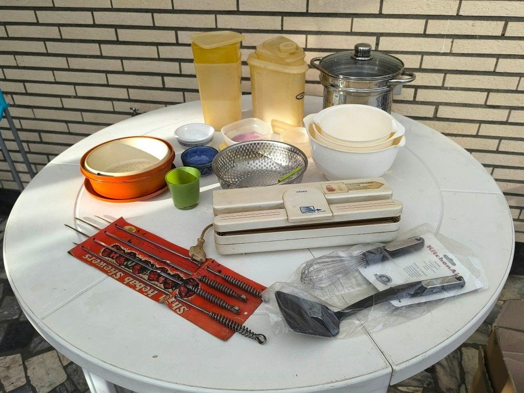 Keukenspullen (o.a. Krups vacumeermachine, mengkommen), Kunststof, Ophalen of Verzenden, Meerkleurig, Overige typen