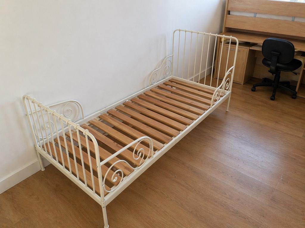 wit metalen eenpersoonsbed, Kinderen en Baby's, Ophalen, Zo goed als nieuw, Matras