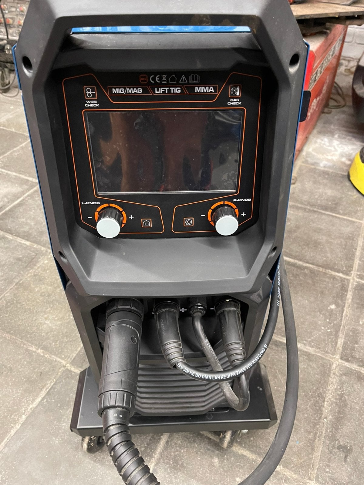 Machine à souder HBM MIG/MAG 300P, 400 V, Enlèvement