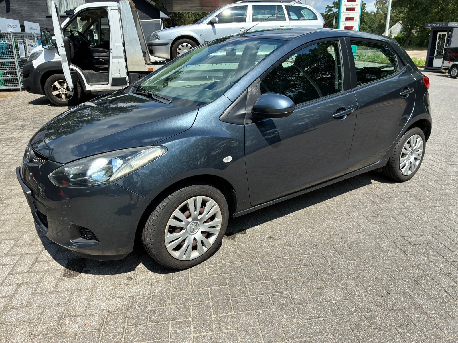 La vente de la Mazda 2 1.3i a été approuvée, Autos, Mazda, Entreprise, Achat, Essence, Euro 4, Hatchback, 5 portes, Boîte manuelle