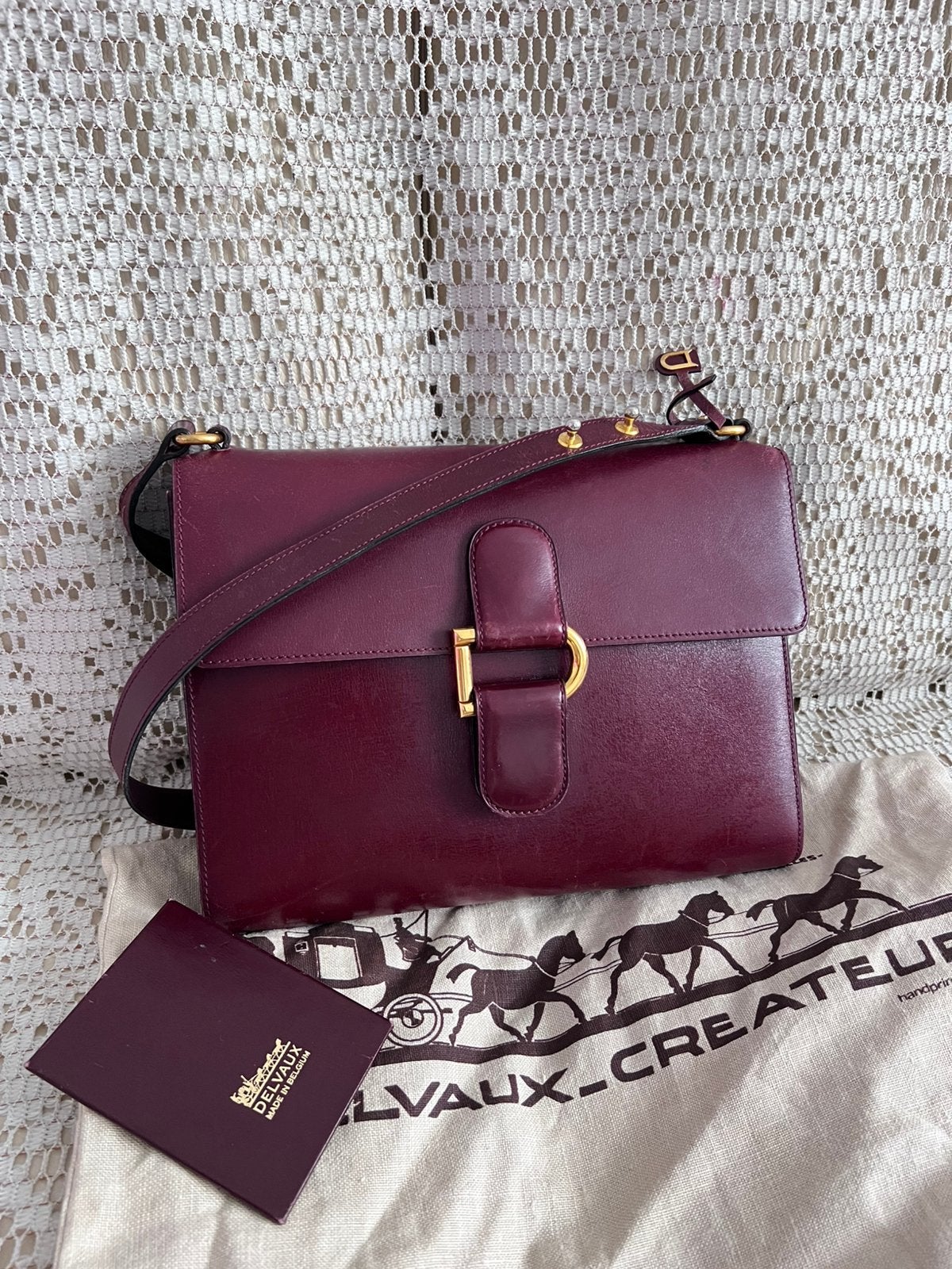 Sac DELVAUX vintage cuir bordeaux, Bijoux, Sacs & Beauté, Enlèvement ou Envoi, Comme neuf