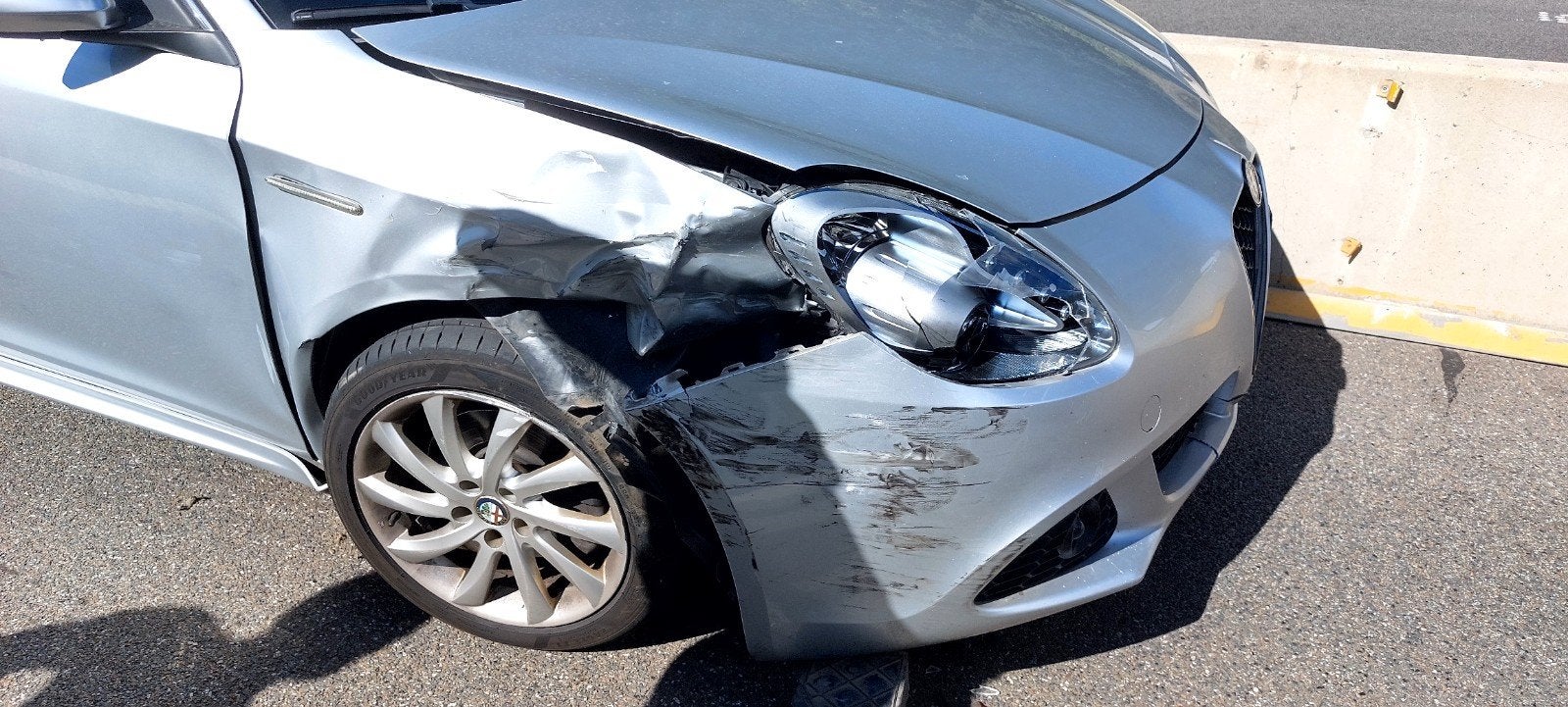 alfa romeo giulietta accidentée, Boîte manuelle, 5 portes, Particulier, 4 cylindres