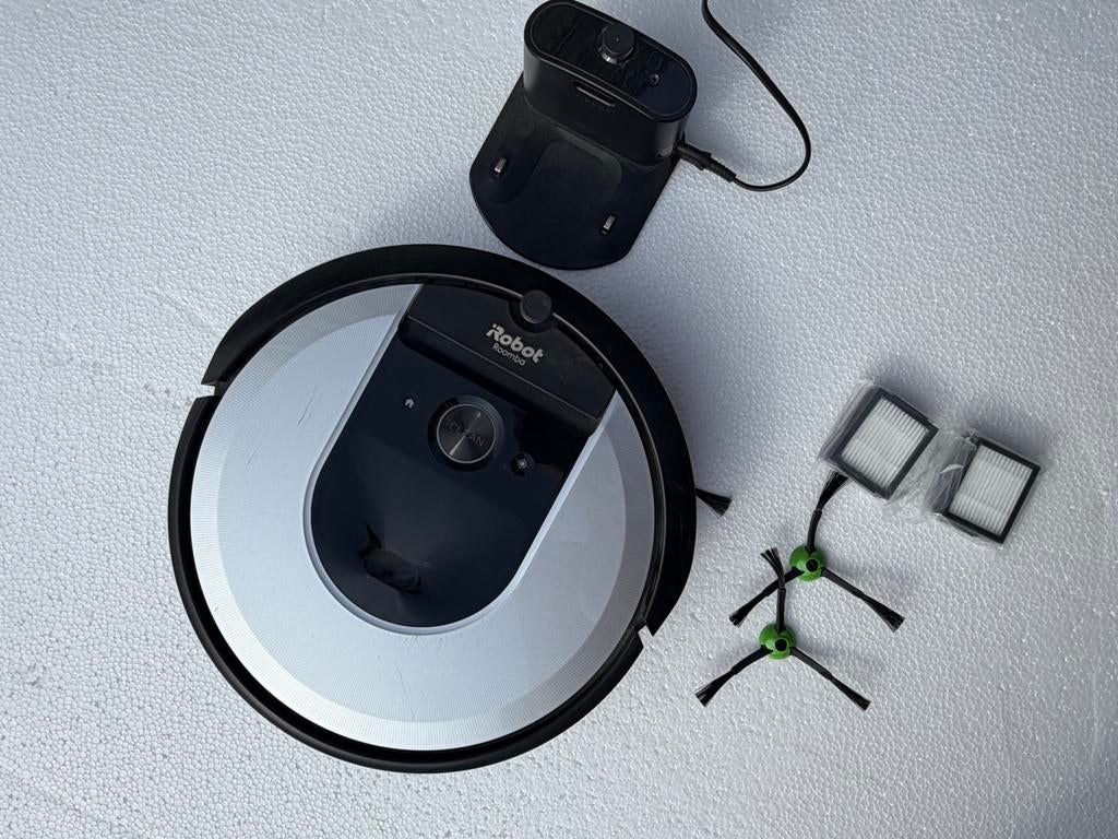iRobot Roomba i7 + laadstation + extra filters & borstels, IRobot, Comme neuf, Enlèvement, Aspirateur robot