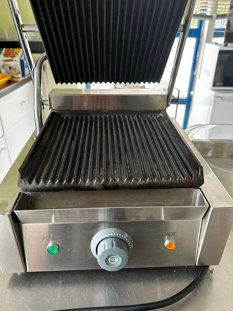 Gril à panini, Enlèvement, Utilisé