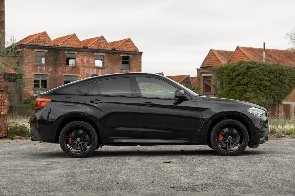 BMW X6M 4.4i V8 FULL OPTION | LICHTE VRACHT | BTW AFTREKBAAR, Auto's, Automaat, Dealer onderhouden, Verwarmde buitenspiegels, Zwart