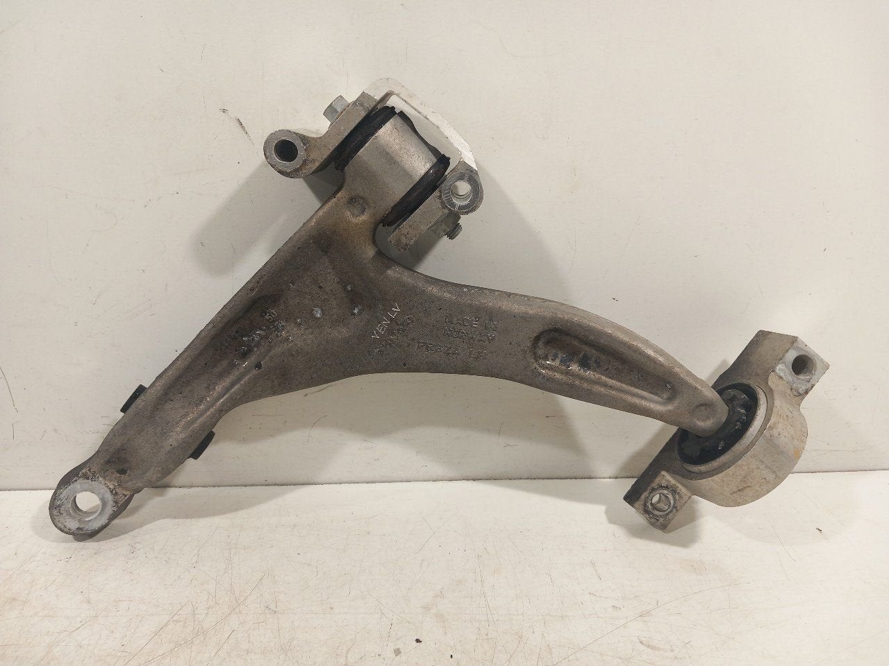 Draagarm links voor Volvo V60, Onderdelen@venauto.nl, Van der Ven Autorecycling B.V., Gebruikt, Ettenseweg 76, 4706 PB Roosendaal, The Netherlands