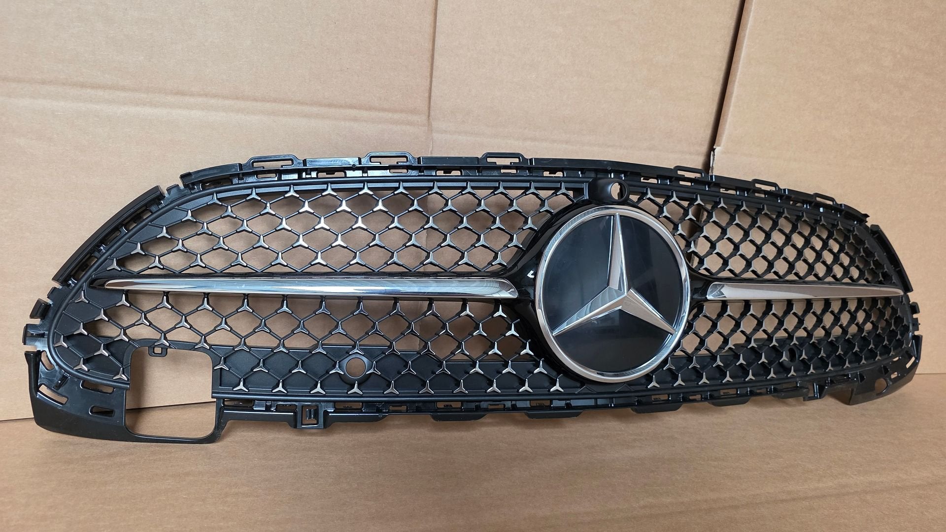Grill Mercedes C Klasse W206 S206 A2068882100 AMG LINE GRILL, -, Origine de la pièce connue, Utilisé, -