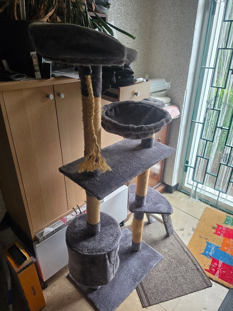 2 griffoirs, Animaux & Accessoires, Enlèvement, Utilisé, Griffoir