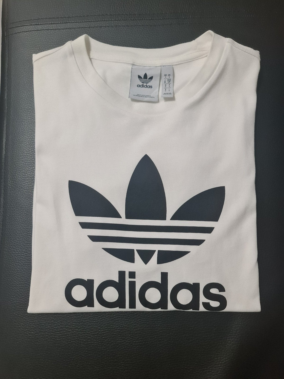Originele Adidas T-shirts Wit & Zwart maat M, Vêtements | Hommes, T-shirts, Enlèvement ou Envoi, Comme neuf, Adidas, Blanc