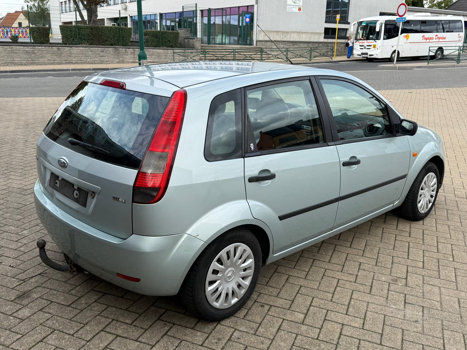 Ford fiesta 1.4tdci 236.000km bon état, Autos, Argent ou Gris, Achat, Boîte manuelle, 5 portes