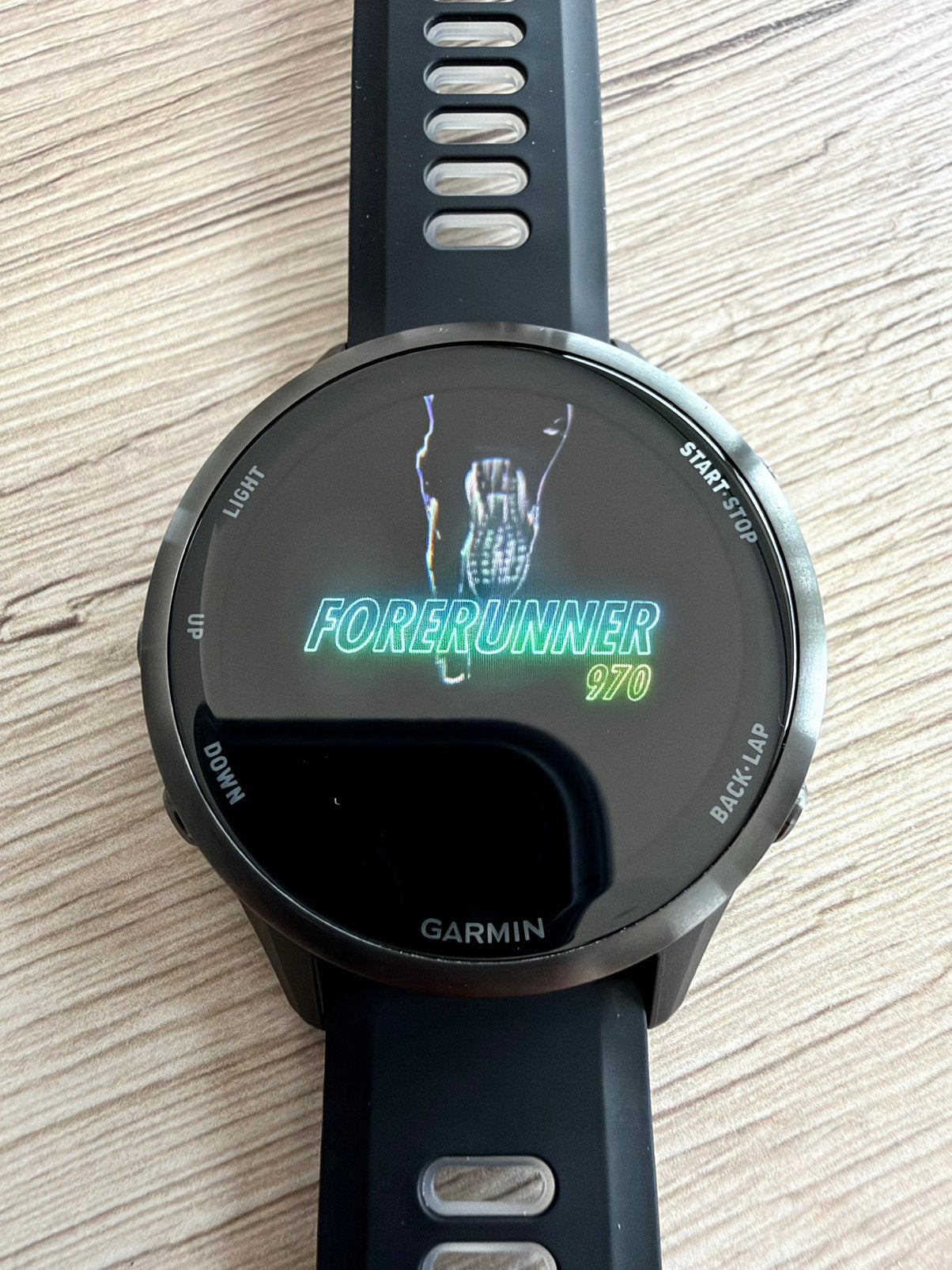 Montre Garmin Forerunner 970 (garantie jusqu'au 19/02/28), Bijoux, Sacs & Beauté, Montres de sport, Étanche, Comme neuf, Enlèvement