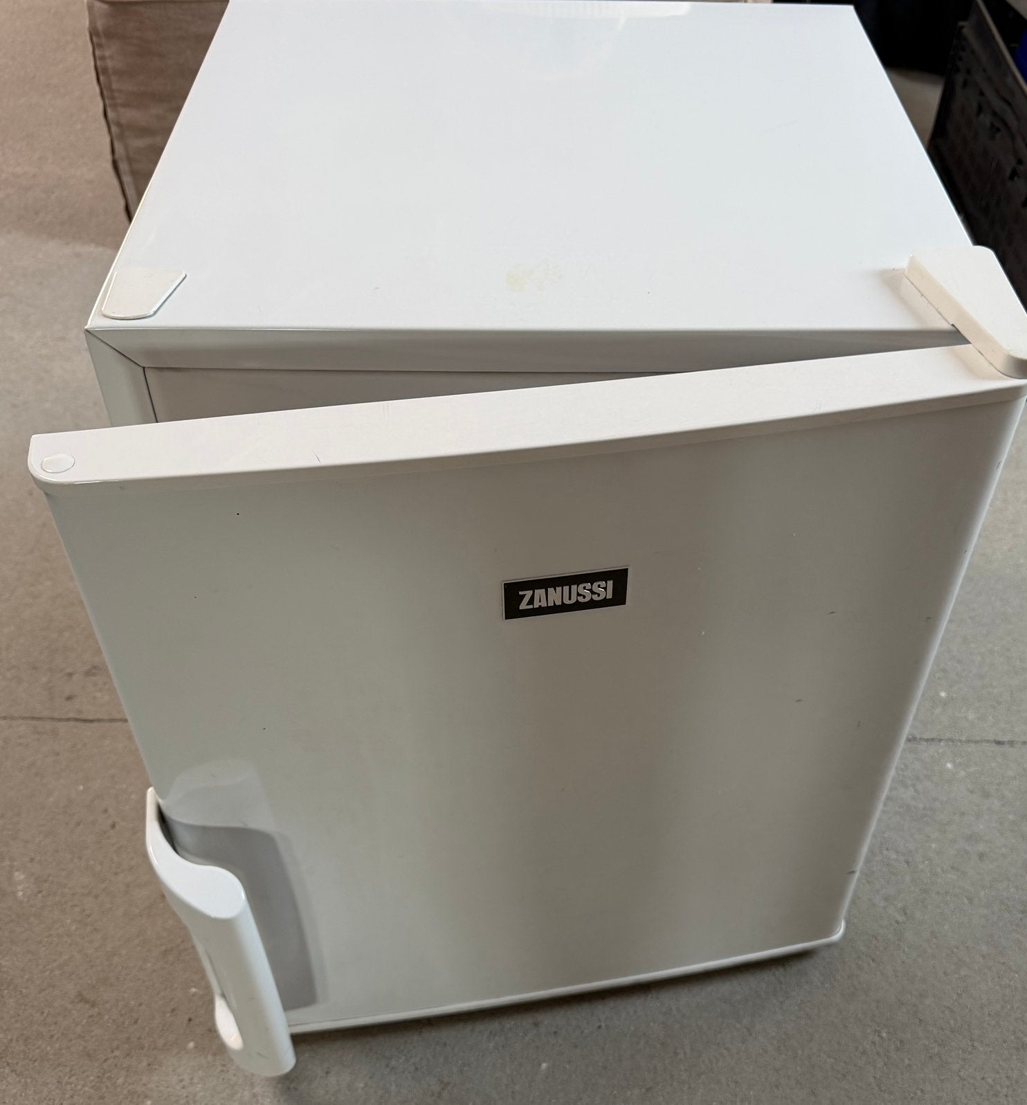 Kleine zanussi diepvries, Gebruikt, Minder dan 85 cm, Vrijstaand, Ophalen