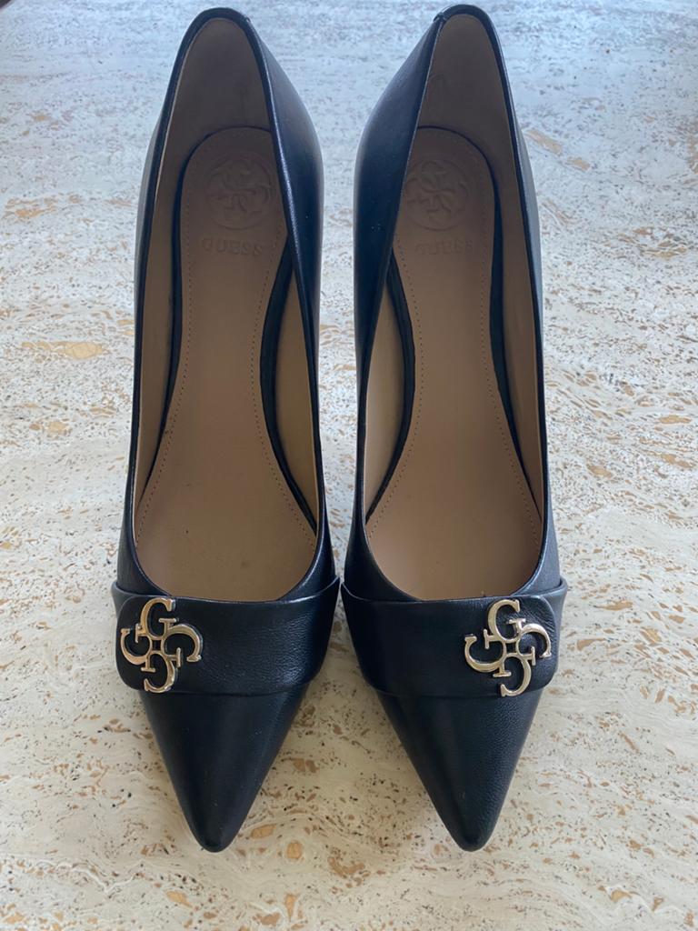 Escarpins en cuir noirs Guess, Vêtements | Femmes, Chaussures, Comme neuf, Escarpins, Enlèvement ou Envoi