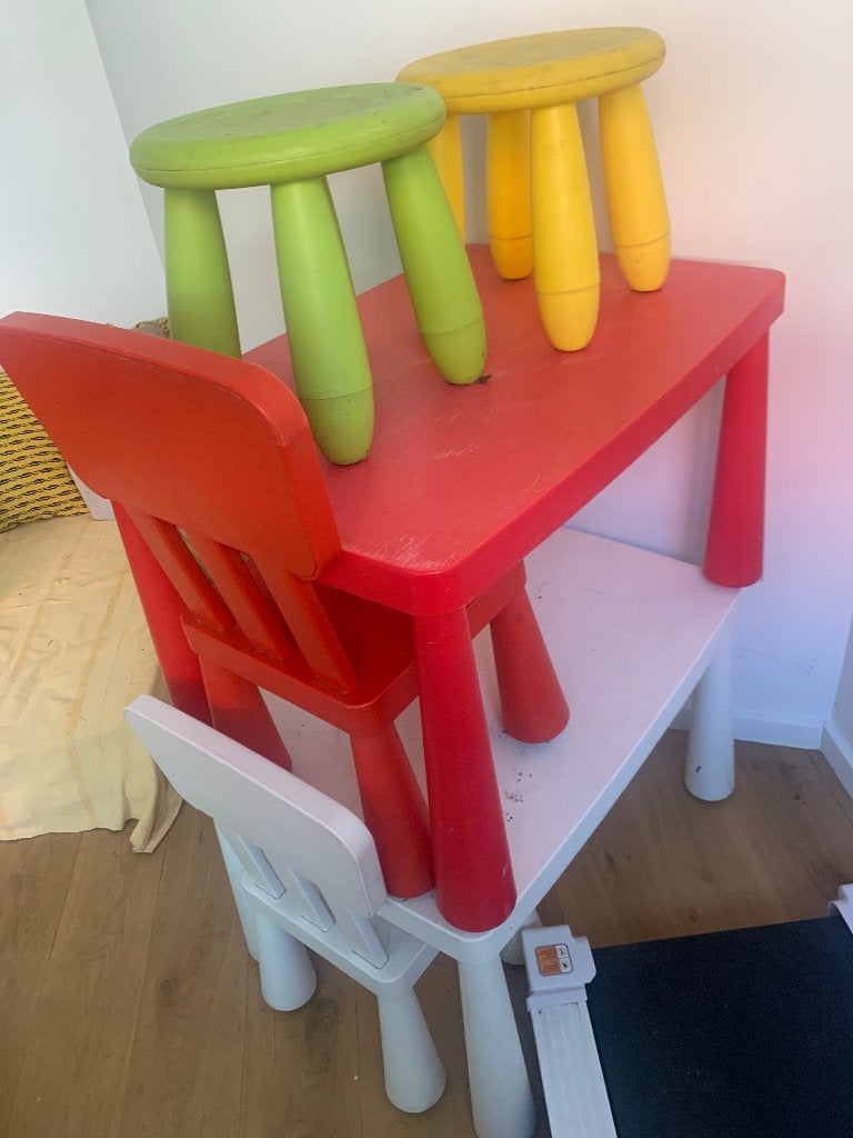 Set: 2 tafels, 2 stoelen en 2 krukken voor kinderen, Ophalen, Gebruikt, Tafel(s)