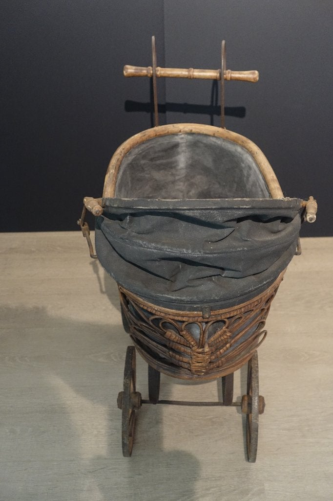 Jouet ancien - Berceau-poussette en bois & métal, Antiquités & Art, Enlèvement