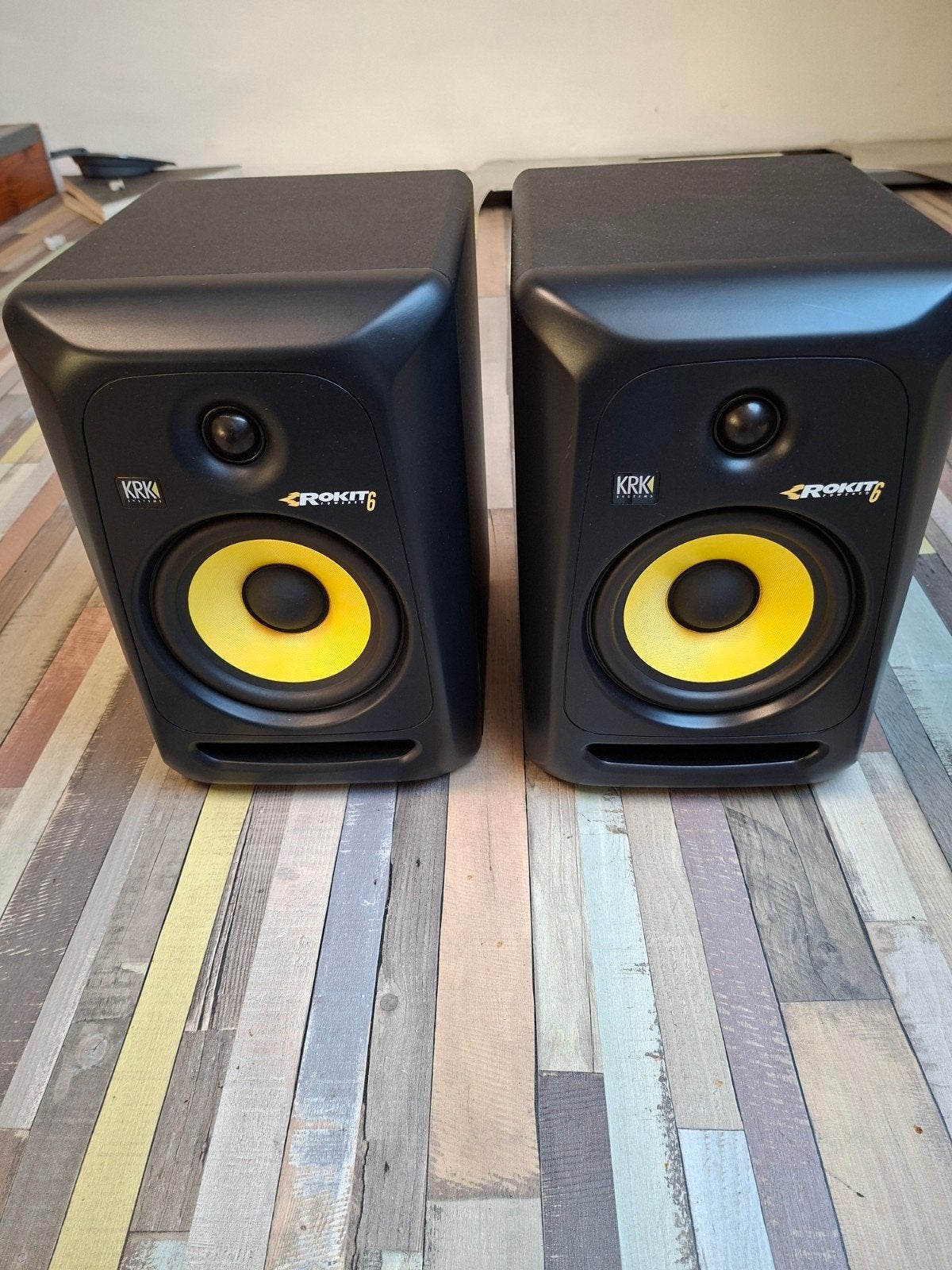 krk rokit 6 g3, Enlèvement