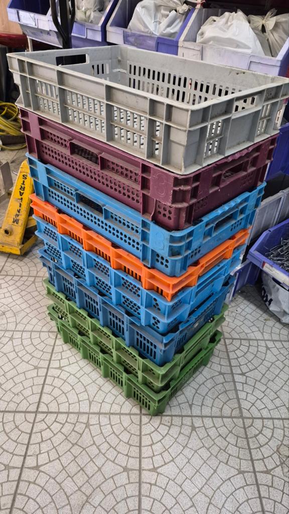Kunststof mand voor opslag, Ophalen
