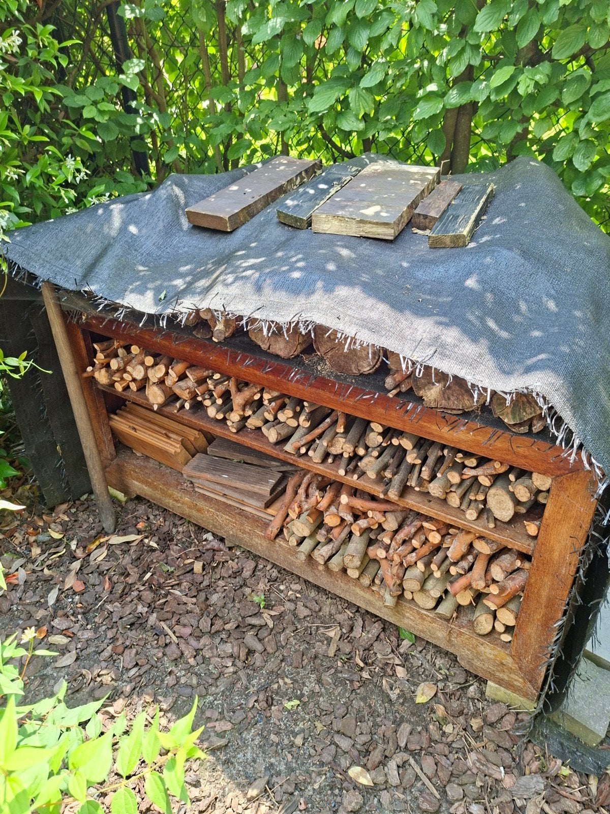 Buiten  kast   hout inbegrepen, Ophalen