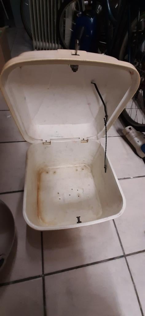 Helmkoffertje met sleutel, Enlèvement