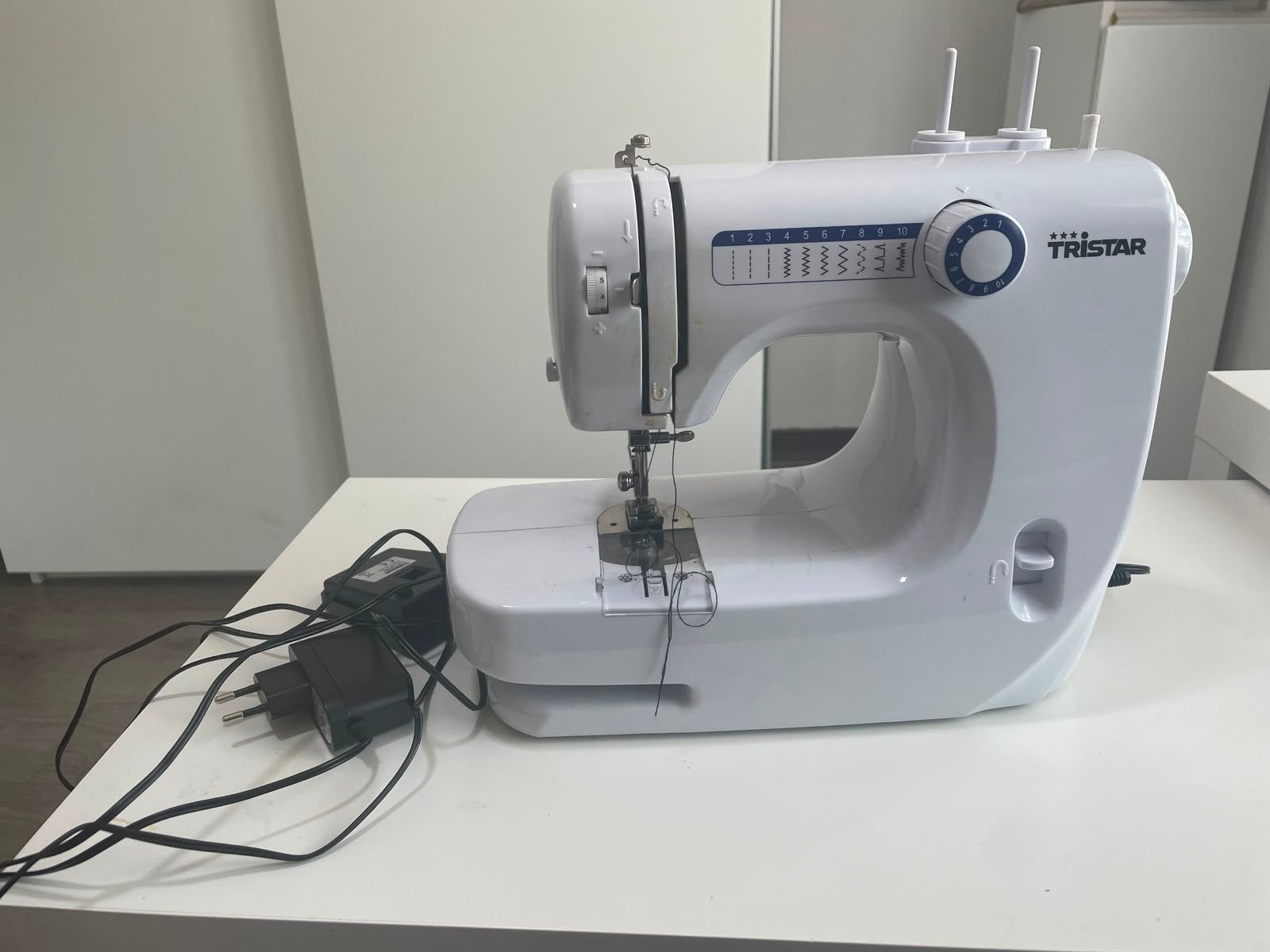 Naaimachine, Hobby en Vrije tijd, Naaimachines en Toebehoren, Ophalen, Zo goed als nieuw, Naaimachine