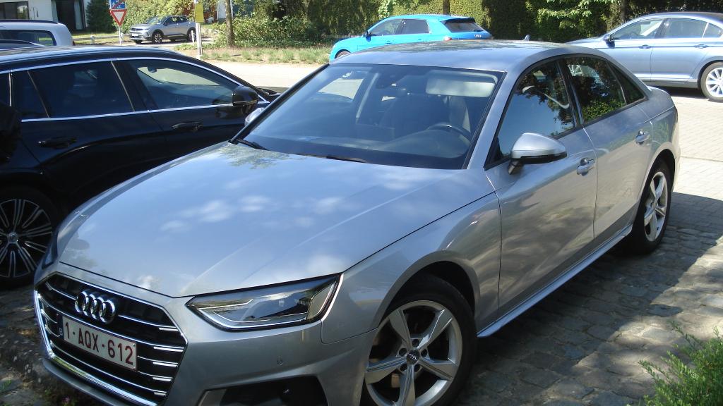 Audi A4 limousine Automaat 40TFSI, Autos, Audi, Particulier, A4, ABS, Ordinateur de bord, Isofix, Jantes en alliage léger, Peinture métallisée