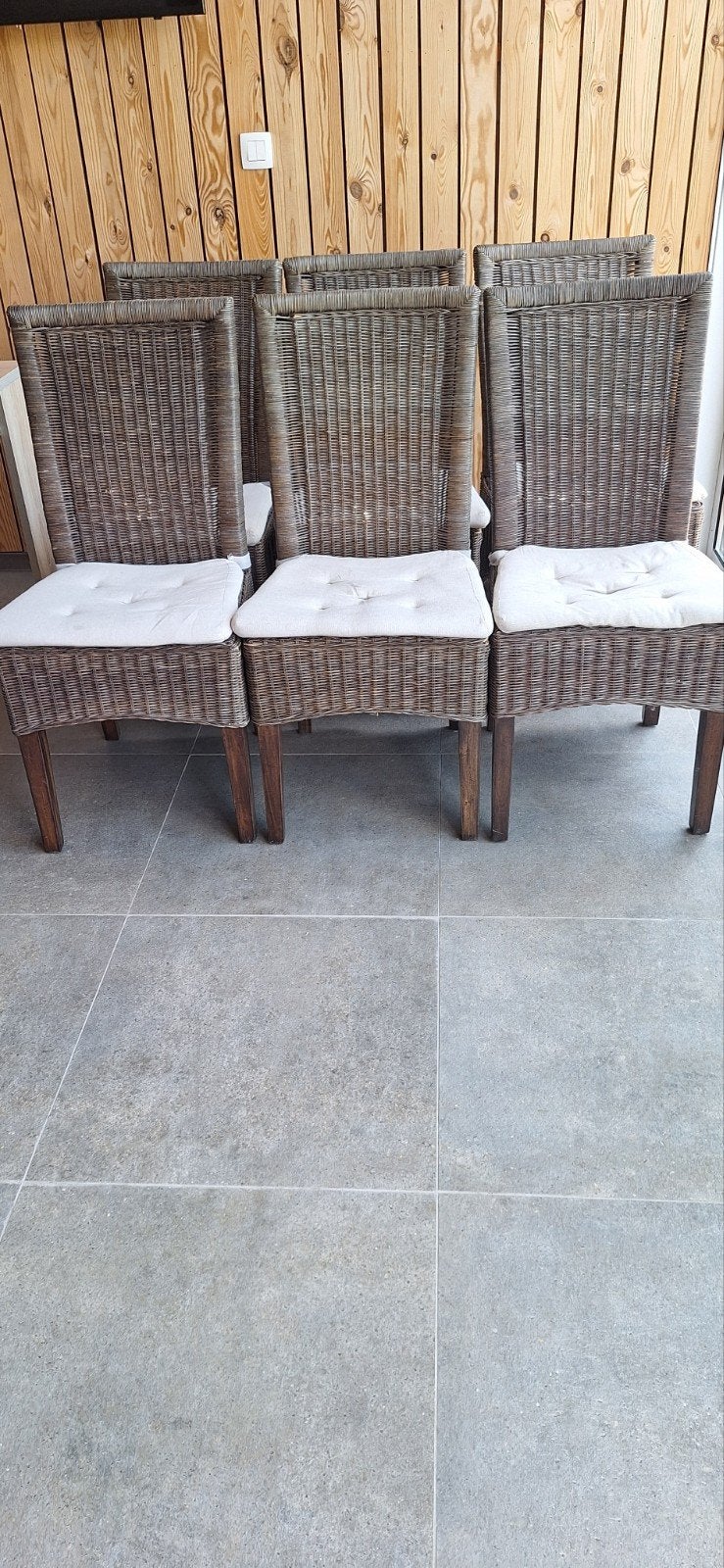 Rieten stoelen 5€ stuk x6=30€ voor de 6, Maison & Meubles, Chaises, Gris, Osier ou Rotin, Rustiek, Enlèvement