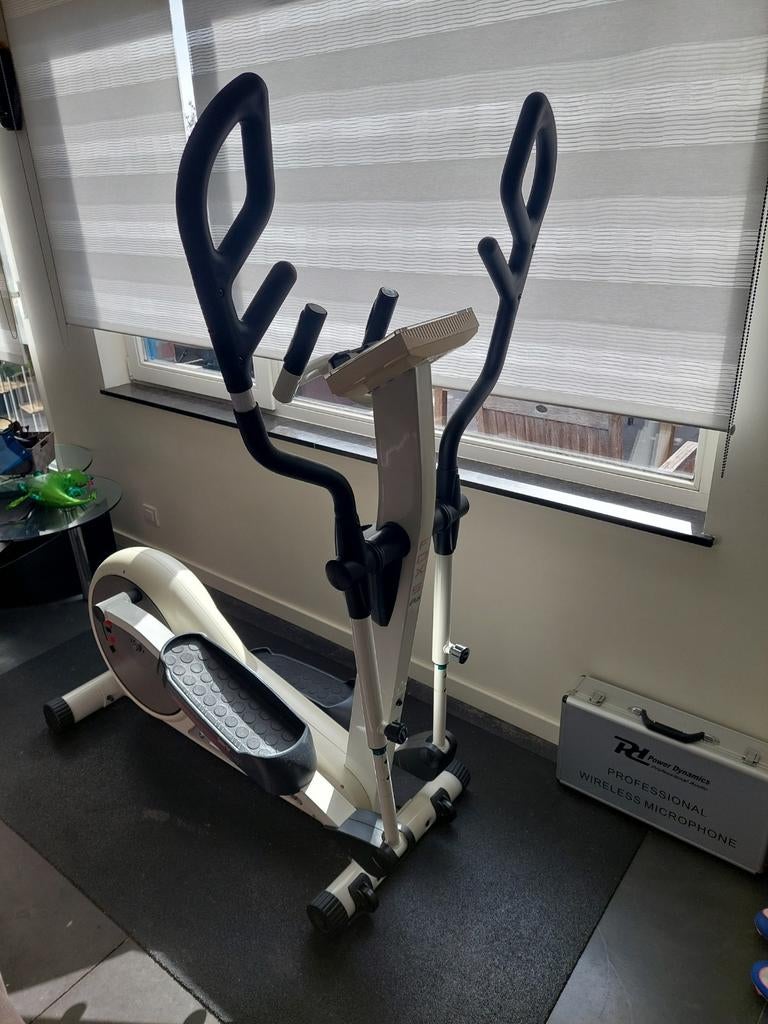 Focus FOX 5 iPlus crosstrainer, Sport en Fitness, Ophalen, Zo goed als nieuw, Crosstrainer