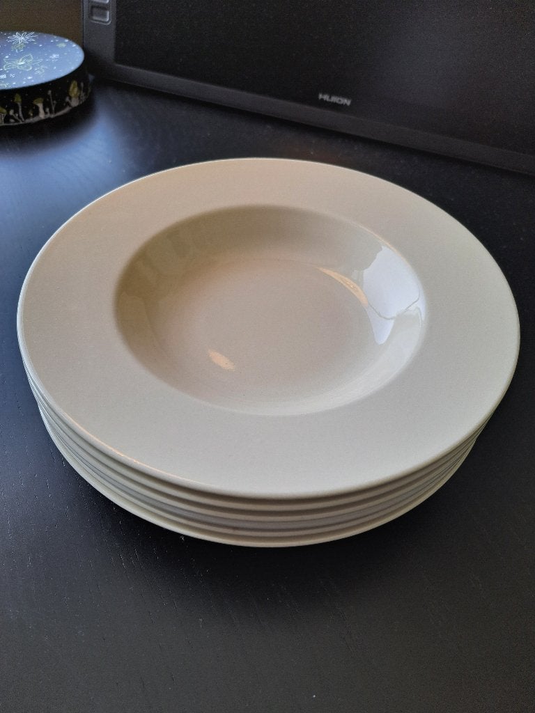 5 Wedgwood soep  borden Queens ware, Huis en Inrichting, Keuken | Servies, Ophalen of Verzenden, Zo goed als nieuw, Wedgwood, Bord(en)