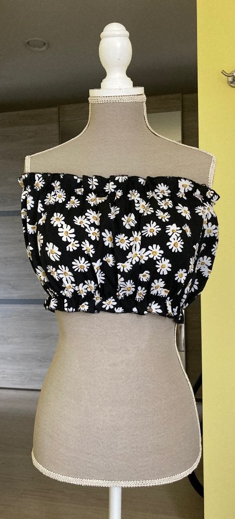 Top à épaules dénudées avec imprimé marguerites Shein S, Neuf, Enlèvement ou Envoi, Taille 36 (S), Noir