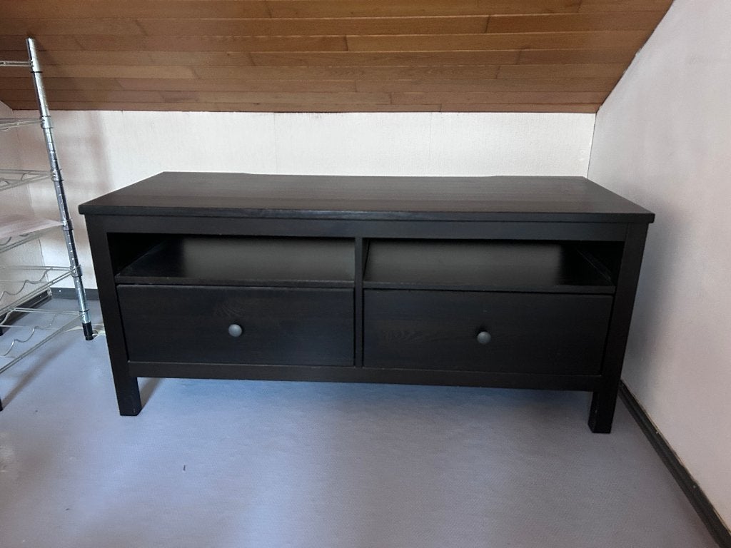 Hemnes zwart TV meubel, Huis en Inrichting, Kasten |Televisiemeubels, Ophalen, 100 tot 150 cm, Rustiek, Zo goed als nieuw