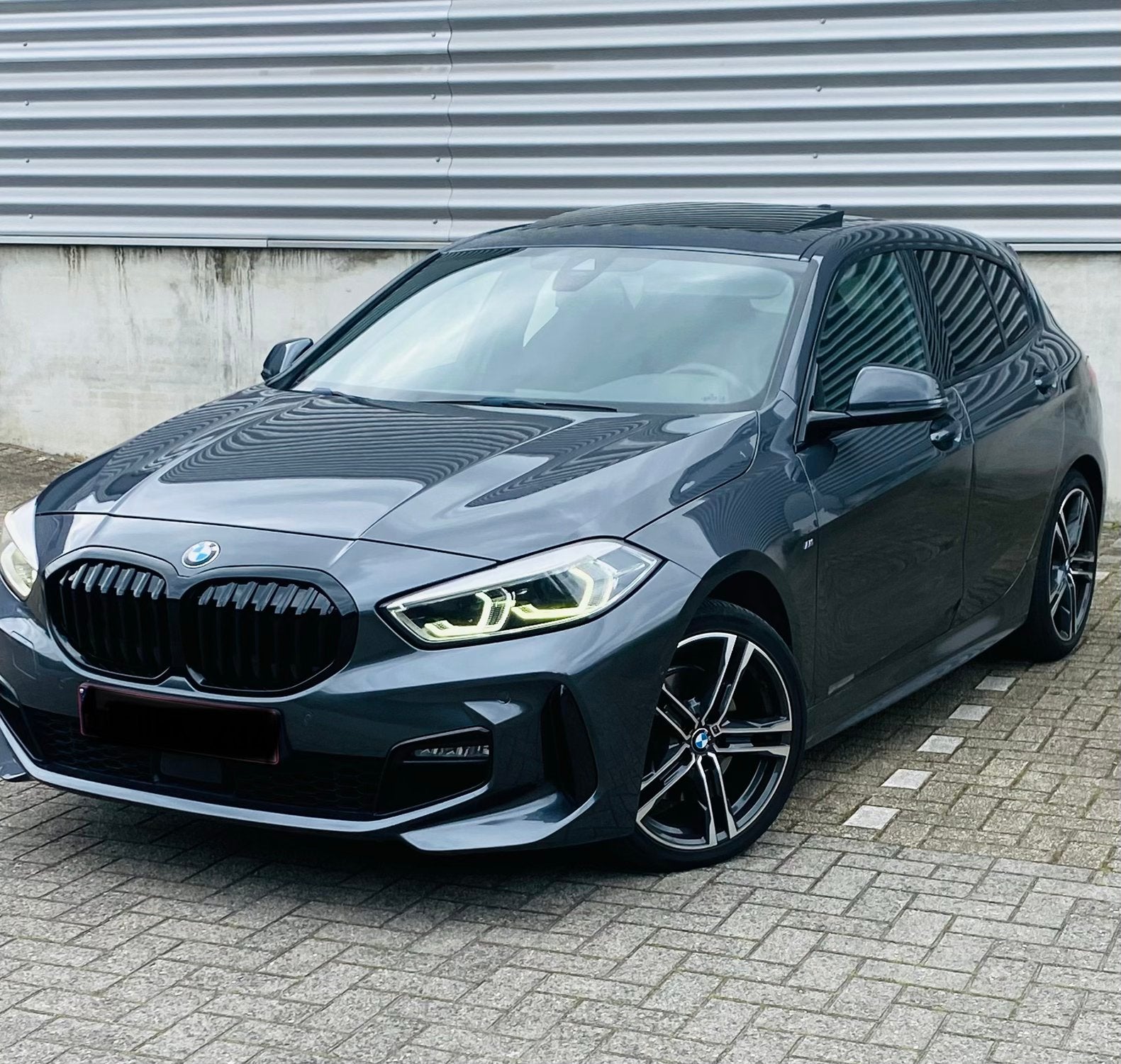 BMW 118iA M PERFORMANCE VIRTUAL *PANO*LED*KEYLESS*M SEATS*, Auto's, 1 Reeks, 5 deurs, Particulier, Dealer onderhouden