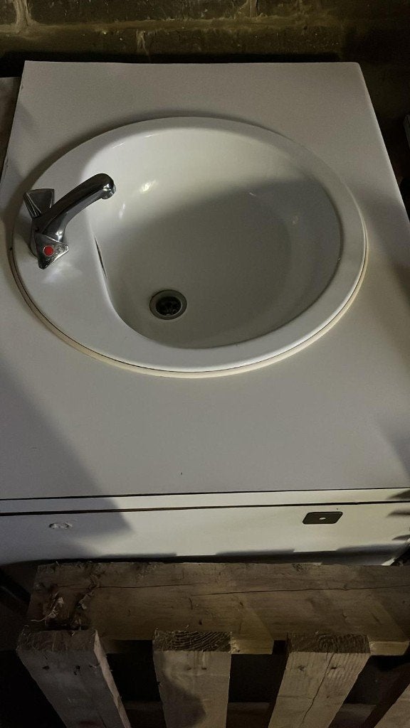 Wastafel met kraan en onderbouwkastje, Doe-het-zelf en Bouw, Sanitair, Ophalen, Gebruikt, Wastafel