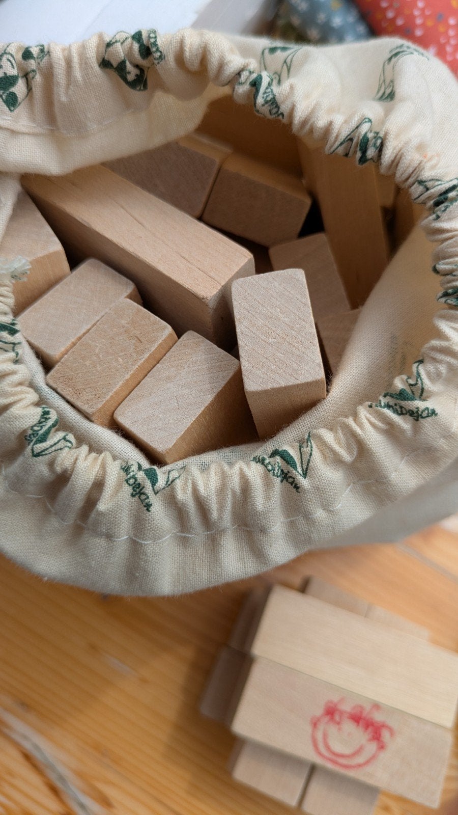 Houten blokken Janbibejan, Ophalen