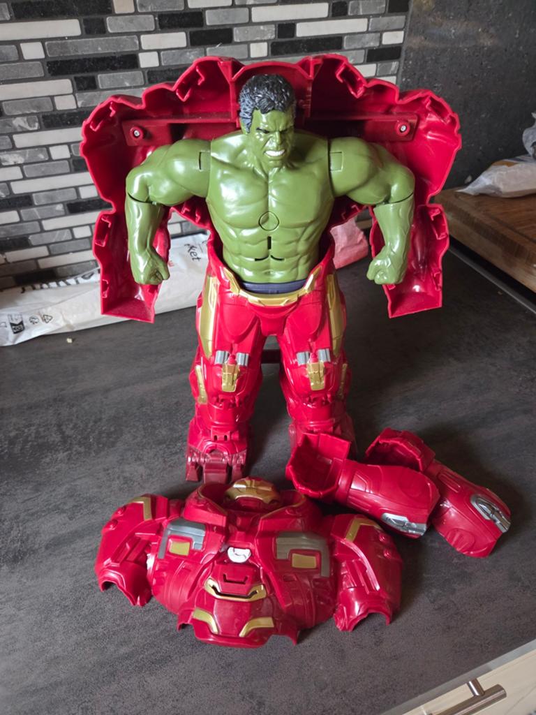 Hulk buster hasbro 2018 parle francais, Enlèvement
