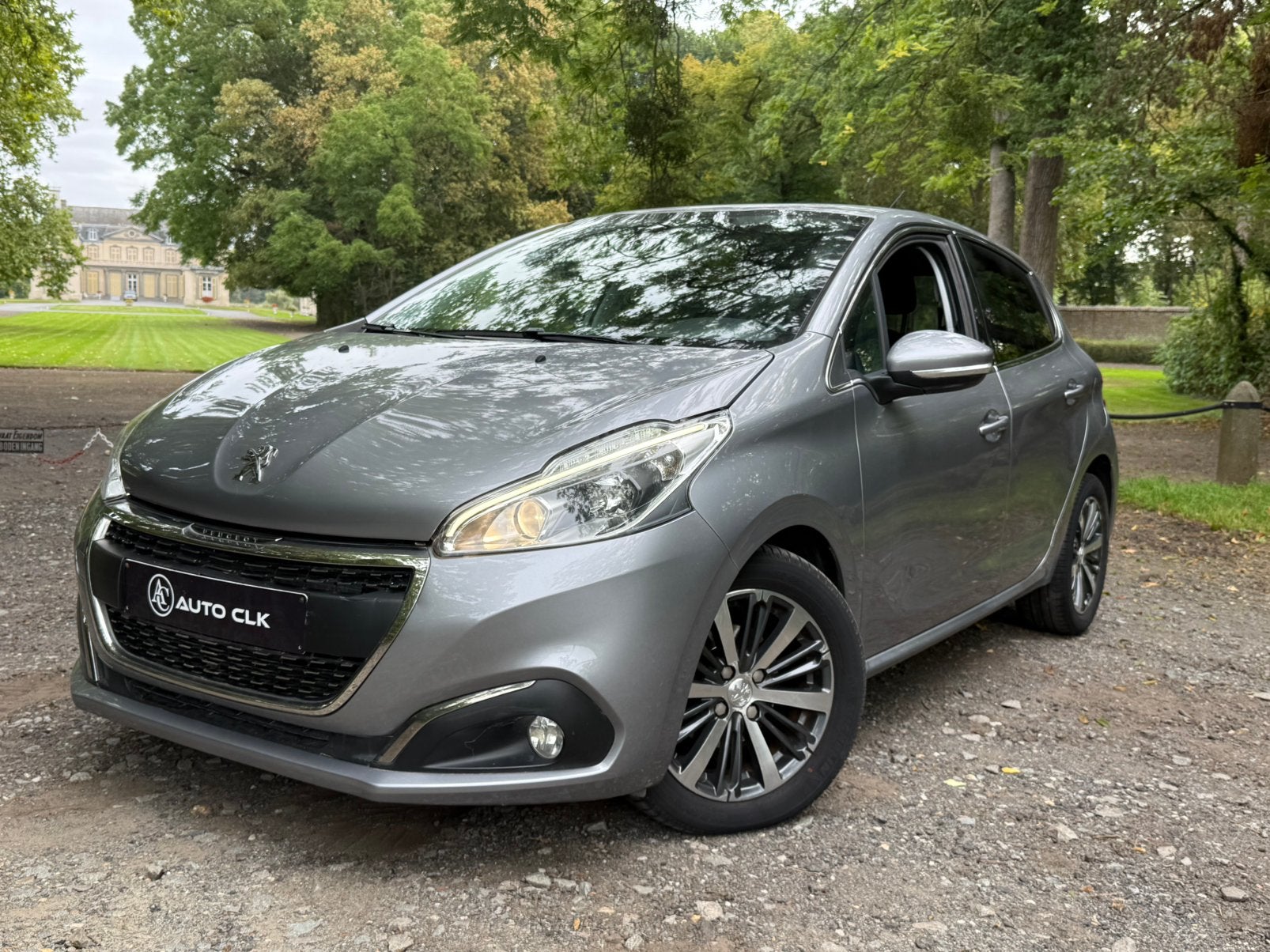 Peugeot 208 1.2i BENZINE 2019 SLECHTS 045Dkm Allure !! Eur 6, Auto's, Voorwielaandrijving, Stof, https://public.car-pass.be/vhr/1169f3a3-0bcc-4a57-a0ef-278f1c5fd261