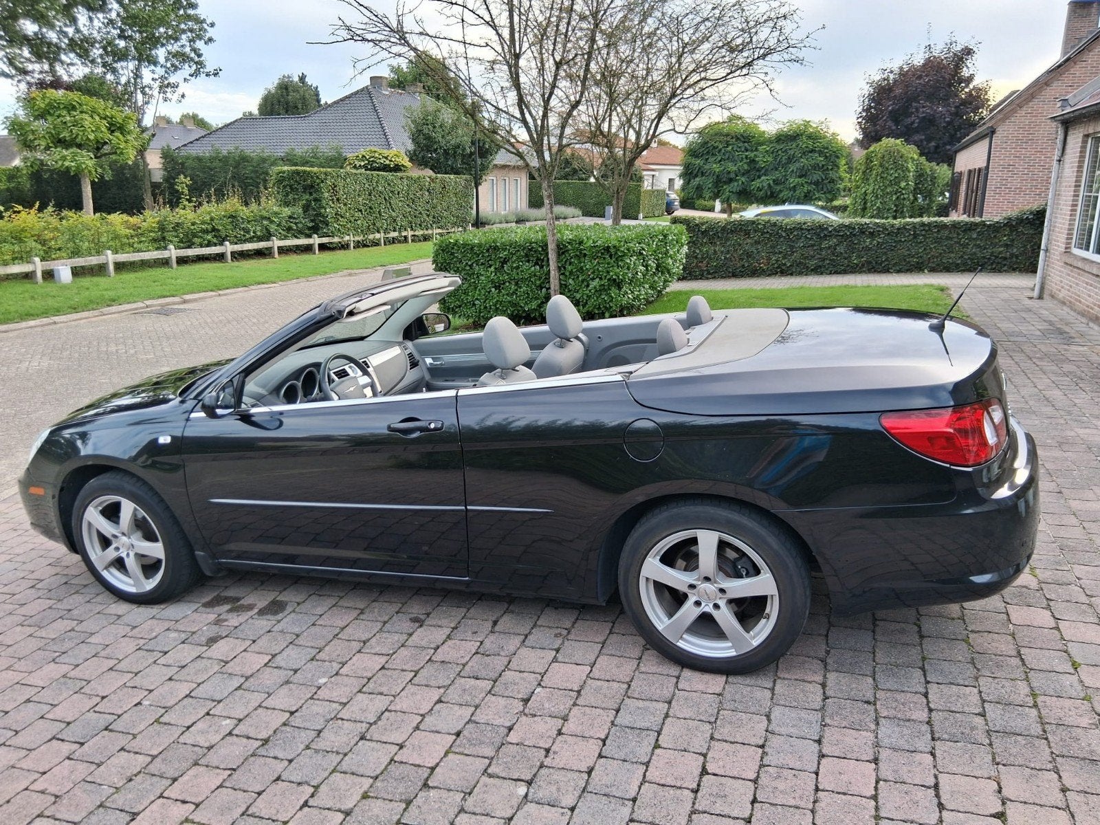 Chrysler Sebring Cabrio 2.0 CRD | 113.000 km | Car-Pass |, Auto's, 4 zetels, 4 cilinders, Cabriolet, Zwart