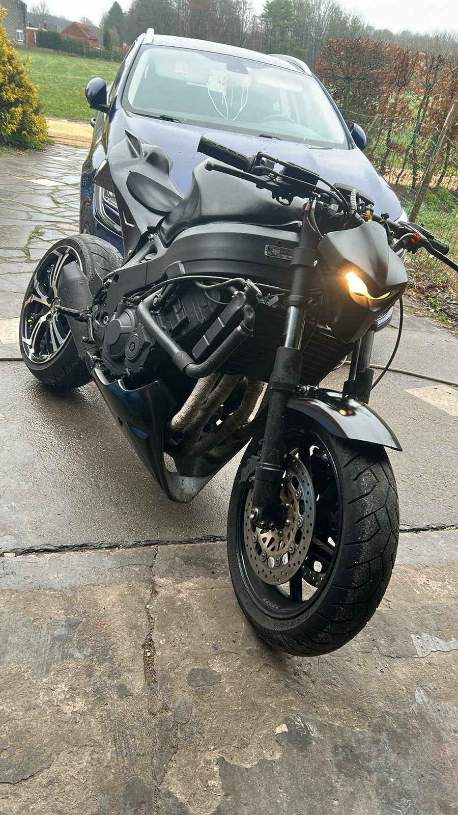 honda cbr 900rr start en rijd enkel batterij kapot teruil