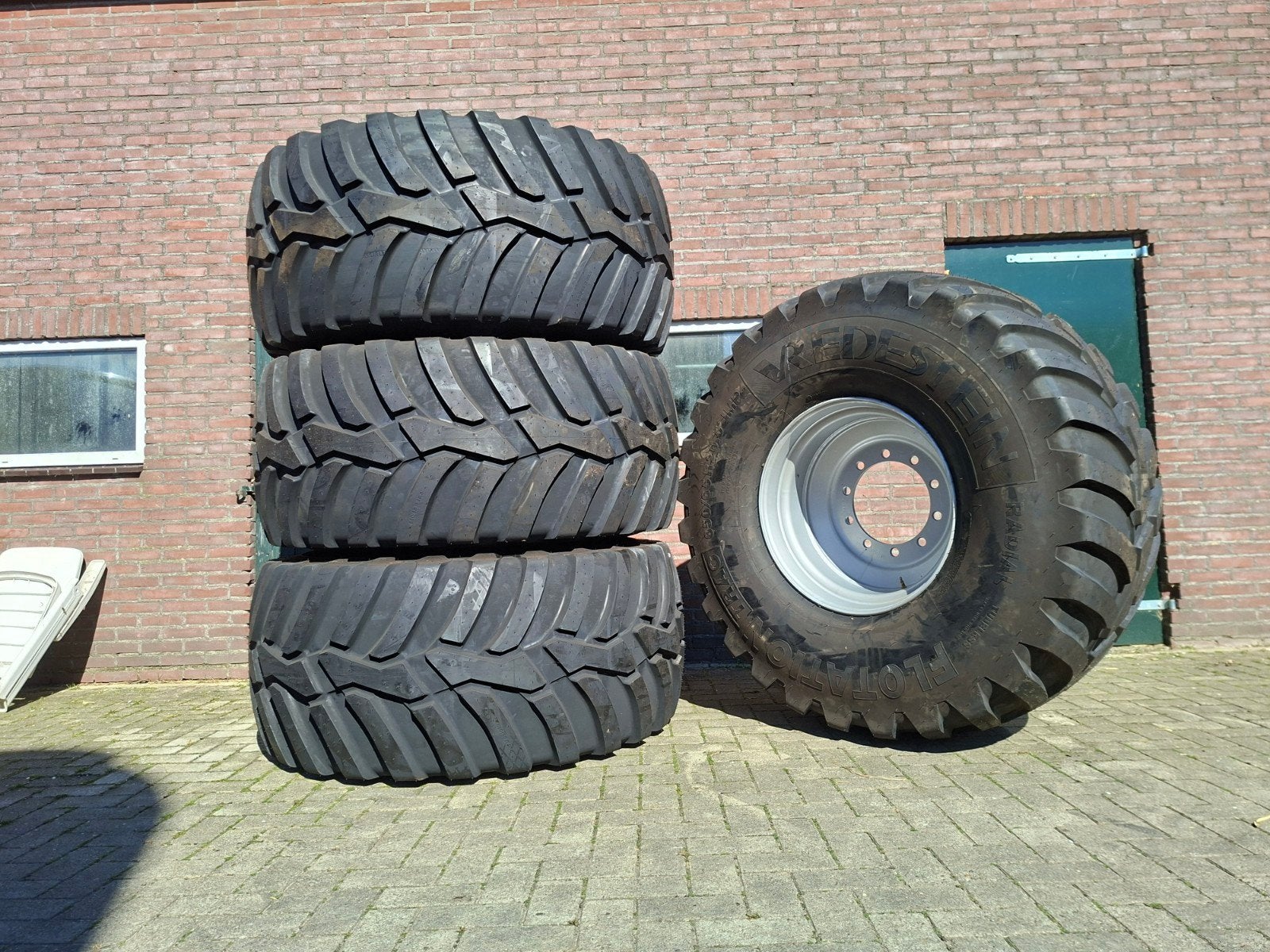 Vredestein dumper/kipper/beerton 650/65R26.5 banden op velg, Zakelijke goederen, Landbouw | Werktuigen, Ophalen
