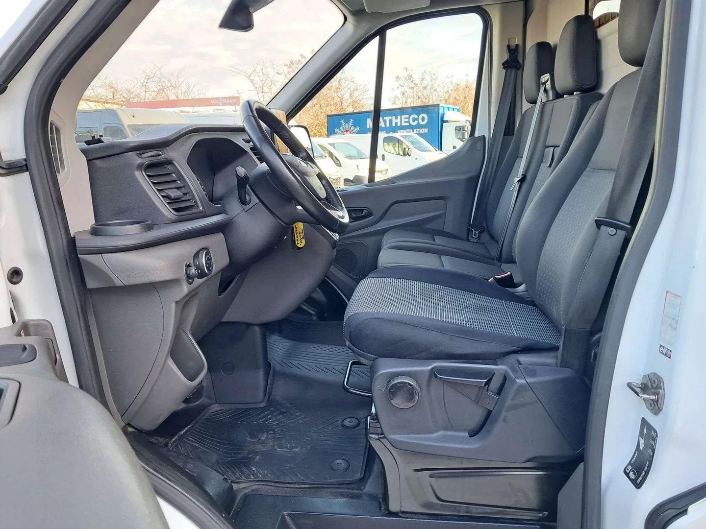 Ford Transit 2.0 Automatique L2H2 (bj 2020), Auto's, Automaat, Stof, Wit, Diesel