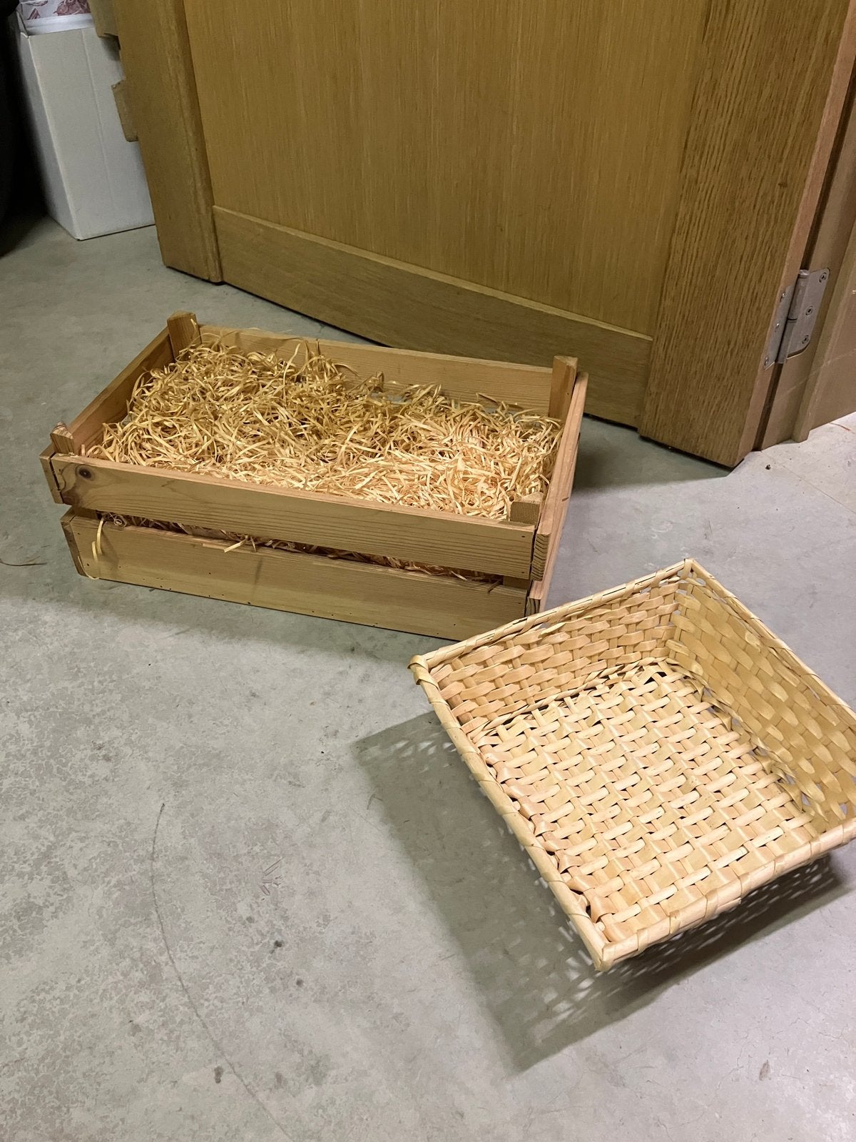 Houten kratje en mandje, Ophalen