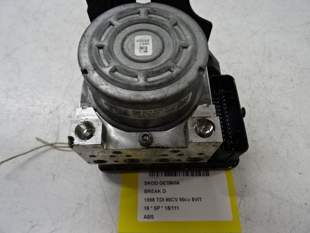 ABS POMP Skoda Octavia Combi (5EAC) (3Q0907379T), Gebruikt, Skoda