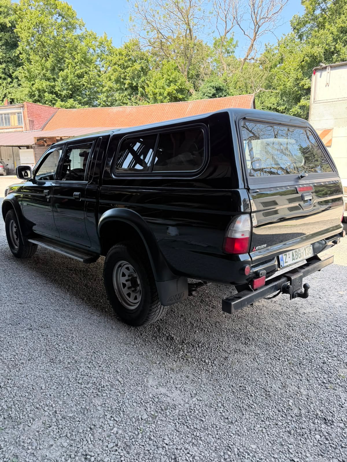 Mitsubishi L200*Export* schoon 0485905657, Auto's, Mitsubishi, 2500 cc, 4 deurs, Stof, Zwart