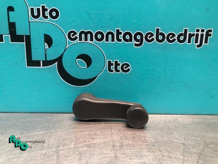 Manivelle de vitre d'un Volkswagen Golf (Golf 91-), Volkswagen, -, 3 mois de garantie, Utilisé