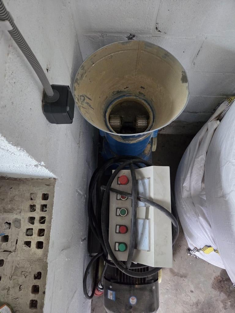 Presse à pellets, machine de fabrication de pellet 11kw, Enlèvement